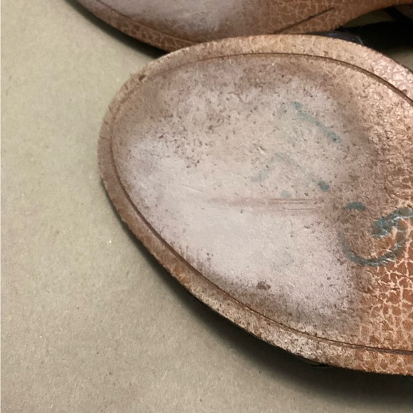 Patricia Nash black tooled Italian Leather block heels sandals size 6.5 - Picture 6 of 6